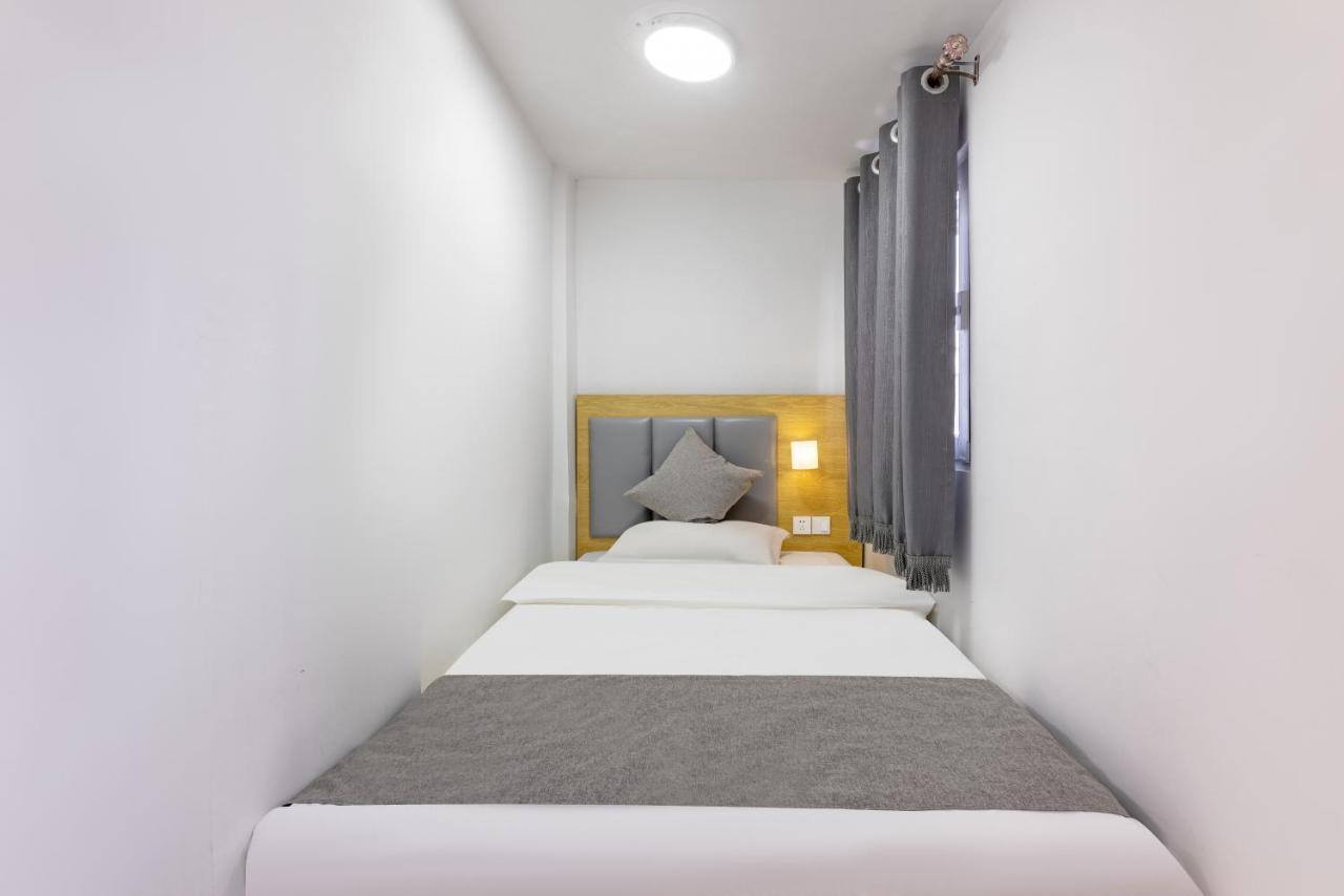 Happy Dragon Hotel -- Nearby Tiananmen Square & Forbidden City & Wangfujing Street & Line 5,6,8 Subway Nearby & Free Coffee & Free Laundry & Fluent English Speaking & Tourist Attractions Ticket Service & Free Wifi Unlimited For Western Software Beijing Eksteriør billede