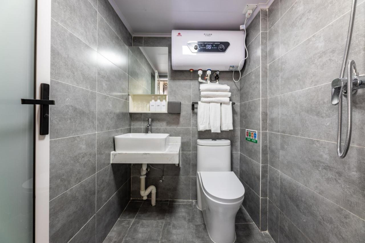 Happy Dragon Hotel -- Nearby Tiananmen Square & Forbidden City & Wangfujing Street & Line 5,6,8 Subway Nearby & Free Coffee & Free Laundry & Fluent English Speaking & Tourist Attractions Ticket Service & Free Wifi Unlimited For Western Software Beijing Eksteriør billede