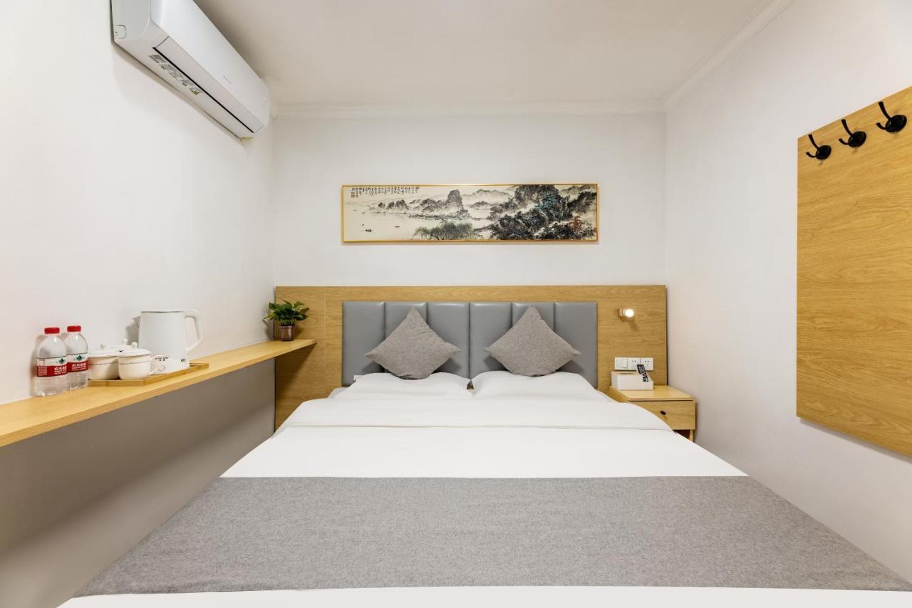 Happy Dragon Hotel -- Nearby Tiananmen Square & Forbidden City & Wangfujing Street & Line 5,6,8 Subway Nearby & Free Coffee & Free Laundry & Fluent English Speaking & Tourist Attractions Ticket Service & Free Wifi Unlimited For Western Software Beijing Eksteriør billede
