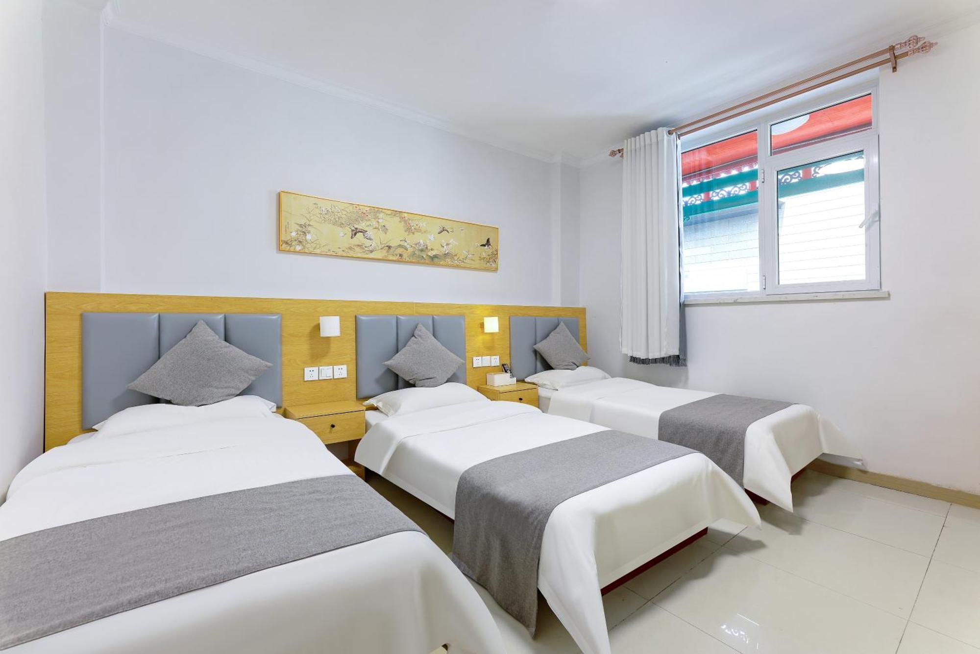 Happy Dragon Hotel -- Nearby Tiananmen Square & Forbidden City & Wangfujing Street & Line 5,6,8 Subway Nearby & Free Coffee & Free Laundry & Fluent English Speaking & Tourist Attractions Ticket Service & Free Wifi Unlimited For Western Software Beijing Eksteriør billede