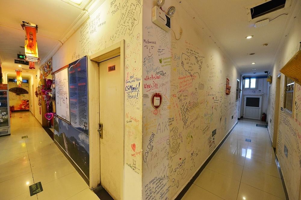 Happy Dragon Hotel -- Nearby Tiananmen Square & Forbidden City & Wangfujing Street & Line 5,6,8 Subway Nearby & Free Coffee & Free Laundry & Fluent English Speaking & Tourist Attractions Ticket Service & Free Wifi Unlimited For Western Software Beijing Eksteriør billede