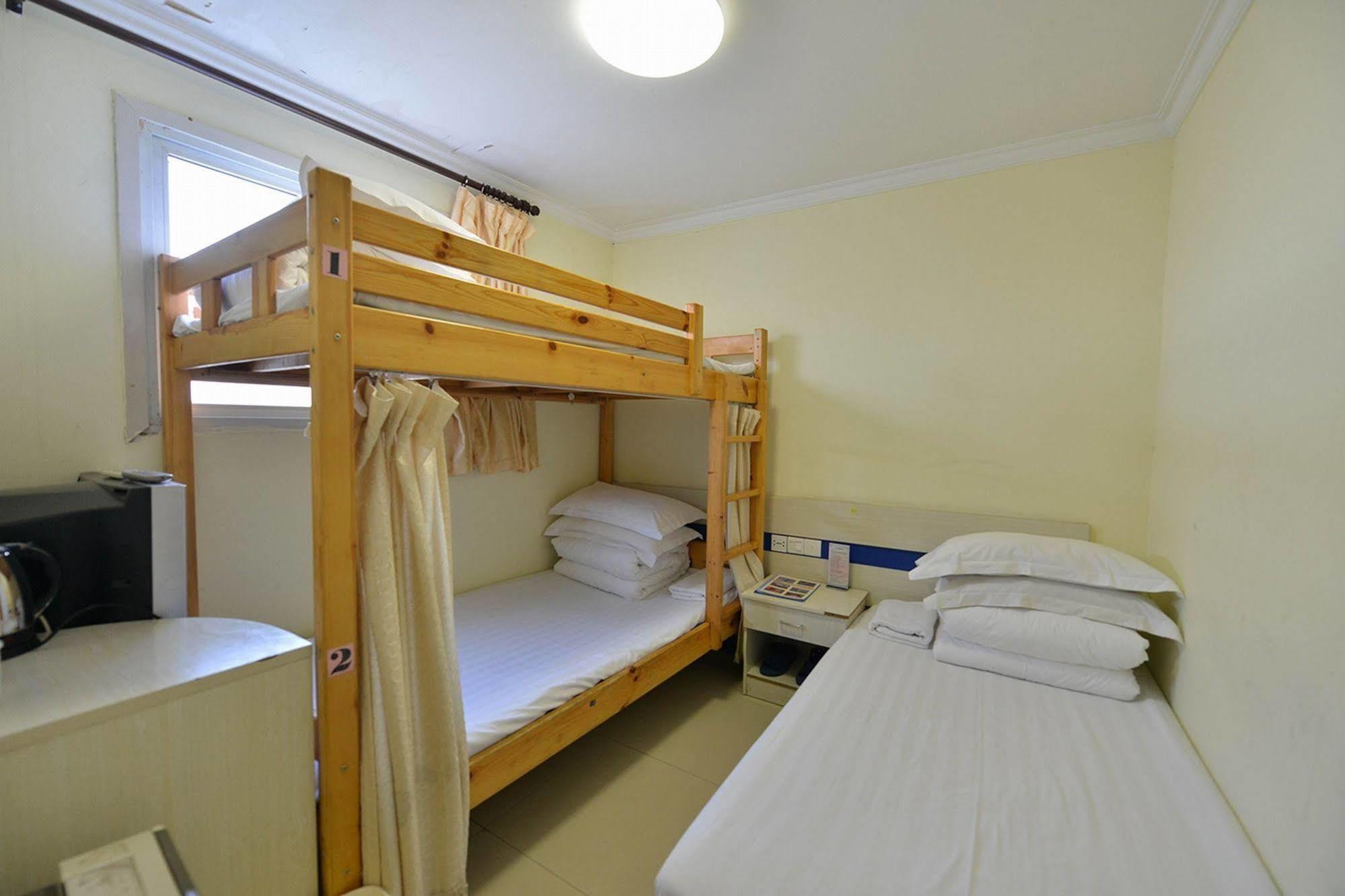 Happy Dragon Hotel -- Nearby Tiananmen Square & Forbidden City & Wangfujing Street & Line 5,6,8 Subway Nearby & Free Coffee & Free Laundry & Fluent English Speaking & Tourist Attractions Ticket Service & Free Wifi Unlimited For Western Software Beijing Eksteriør billede