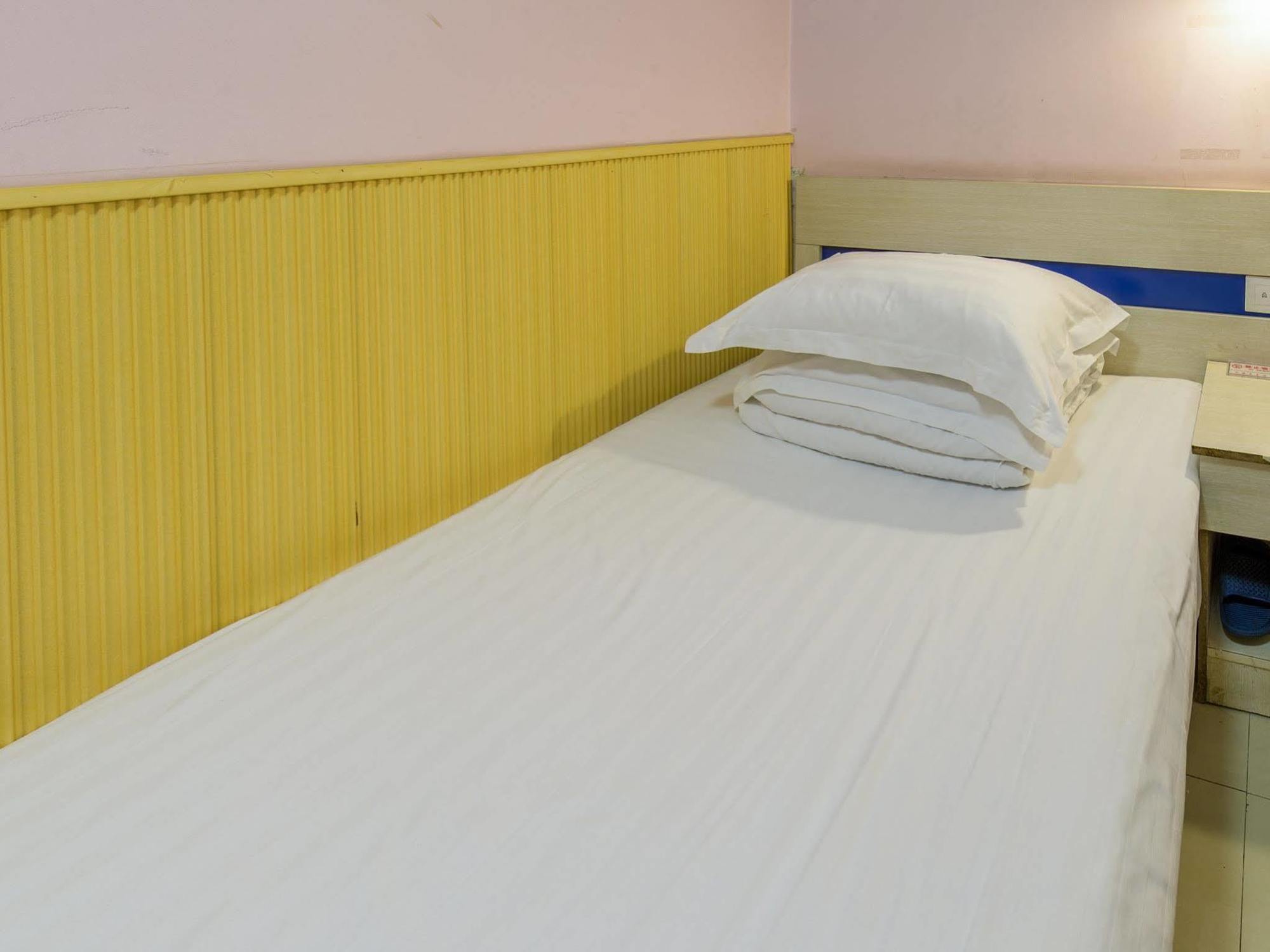Happy Dragon Hotel -- Nearby Tiananmen Square & Forbidden City & Wangfujing Street & Line 5,6,8 Subway Nearby & Free Coffee & Free Laundry & Fluent English Speaking & Tourist Attractions Ticket Service & Free Wifi Unlimited For Western Software Beijing Eksteriør billede